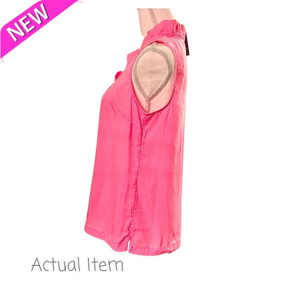 🆕 NWT Crown and Ivory Hot Pink Ruffle Sleeveless Top Size M 🩷 - Picture 5 of 7